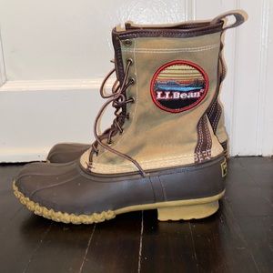 Size 11 woman’s L.L.Bean waxed canvas top boots. They didn’t come with an insert